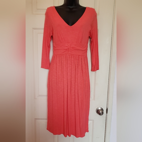 Women's dress size: XS with 3/4 length sleeves - Picture 2 of 6